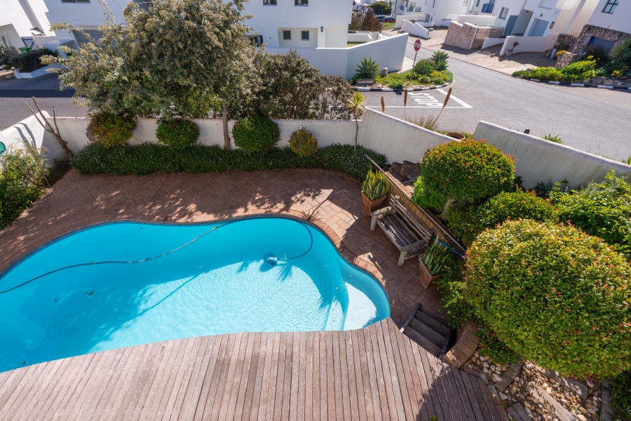 4 Bedroom Property for Sale in Paradise Beach Western Cape